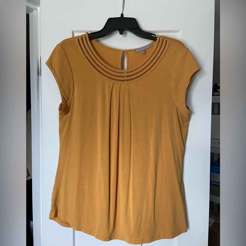 Women’s Large mustard blouse.